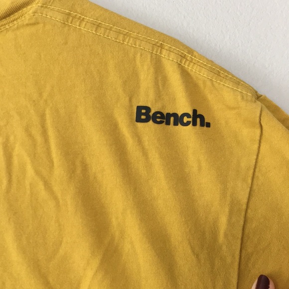 🚨 SOLD 🚨 2/$20 Bench Mustard T-shirt Men’s Size Large - Picture 6 of 7